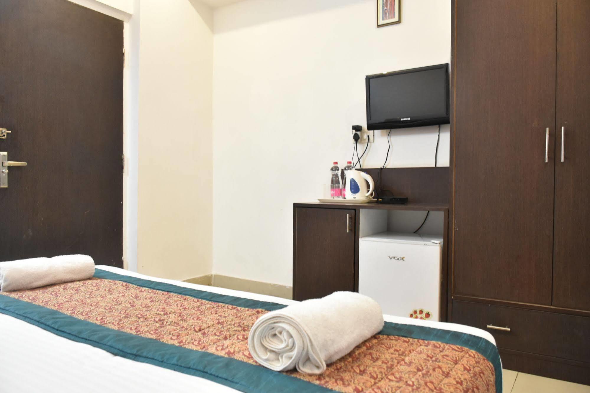 Airport Hotel Port View Új-Delhi Kültér fotó