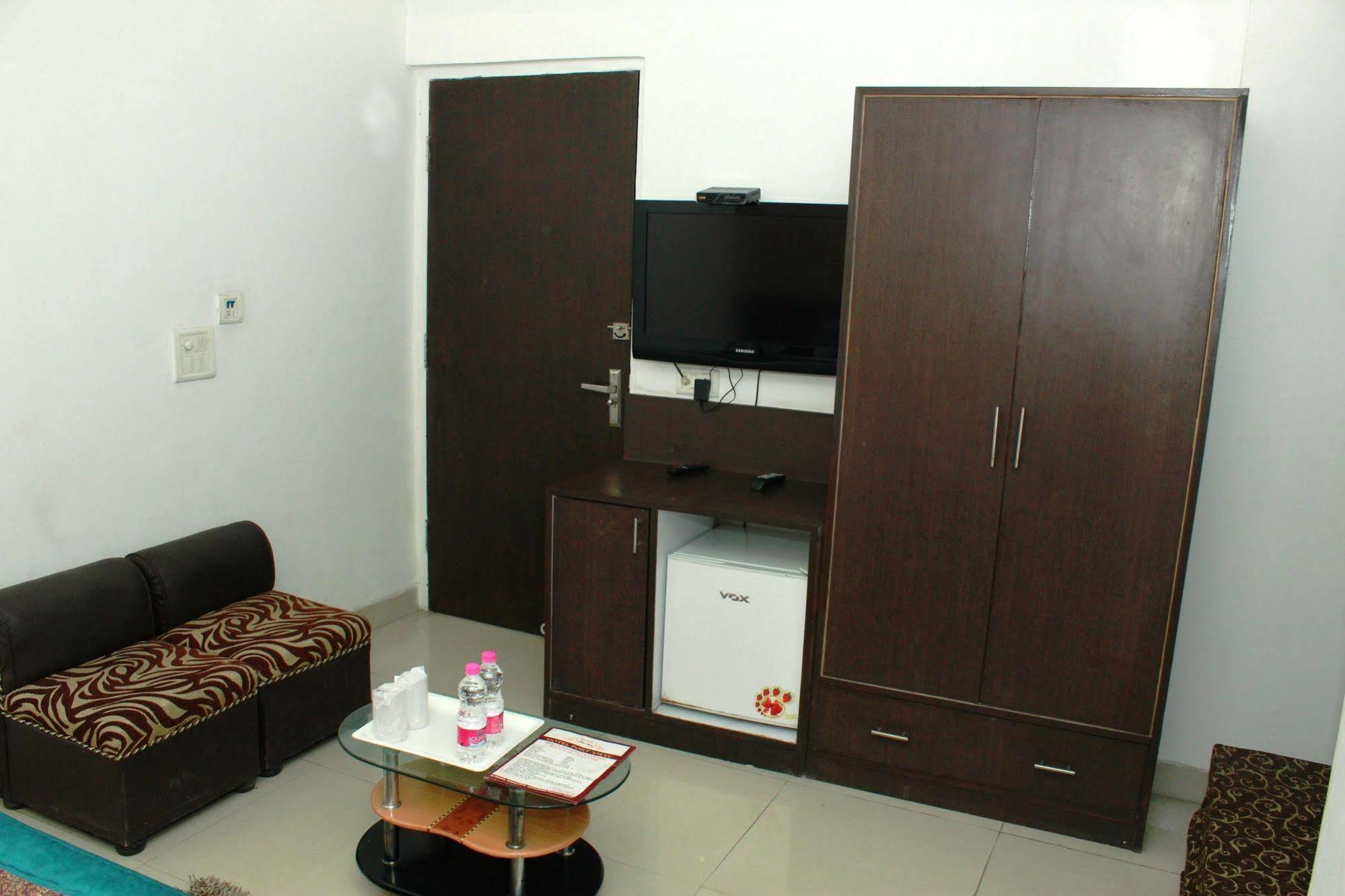 Airport Hotel Port View Új-Delhi Kültér fotó